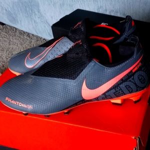 Men's Nike soccer size 9.5 shoes